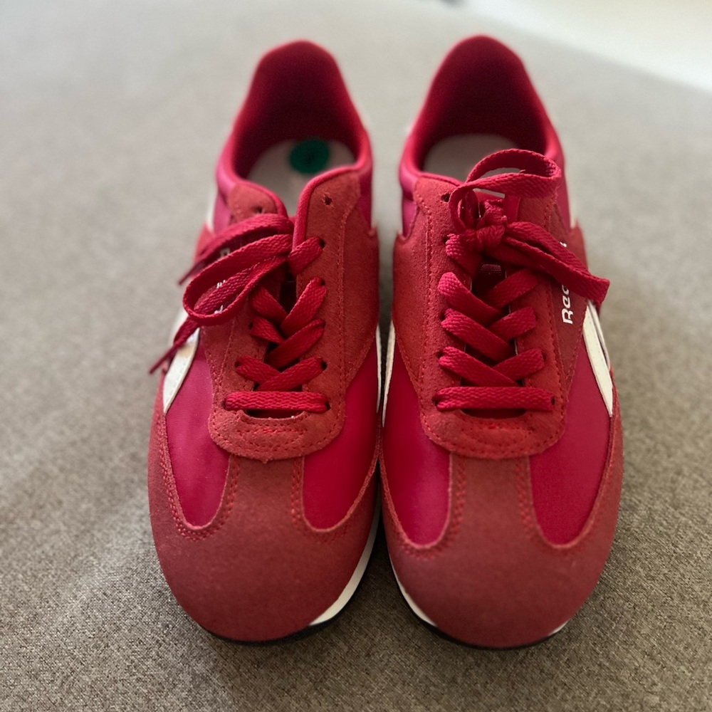 🔥NEW Reebok Red Classic Sneakers - Women’s 8.5🔥